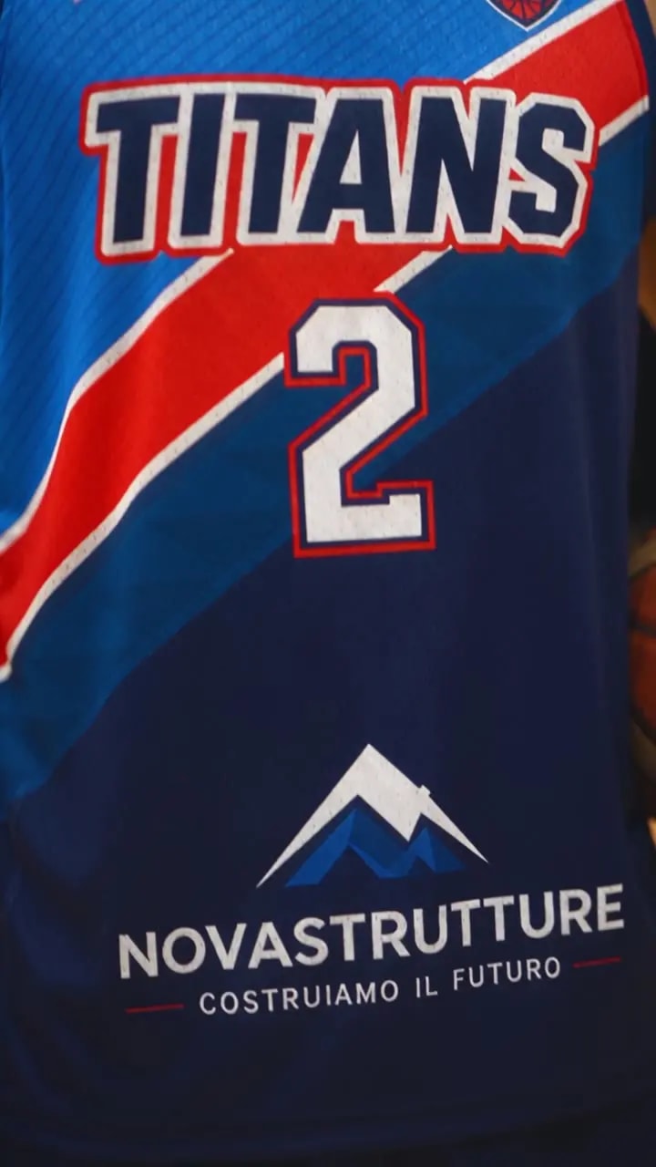 Il kit su misura dei Titans in campo